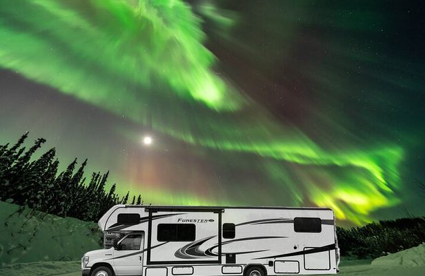 Luxury RV Small Group Aurora Chasing Tour with Photography