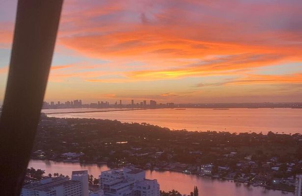 Romantic Miami Helicopter Tour with Champagne for Two