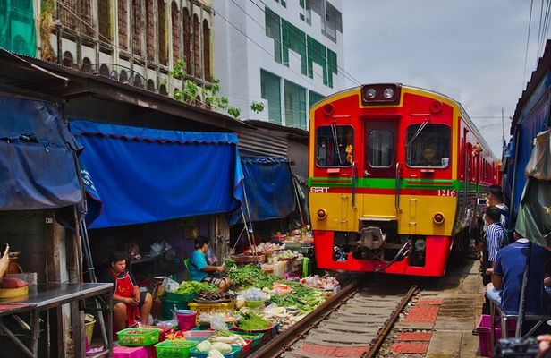Mae Klong Hoop Rom Market and Floating Market Private Day Tour