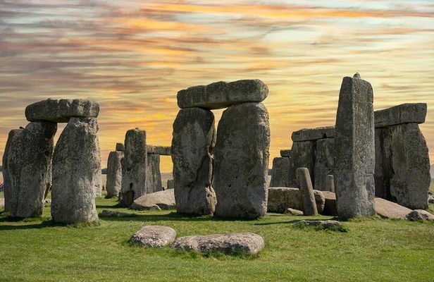 Private Luxury Day Tour of Stonehenge and Bath from Oxford