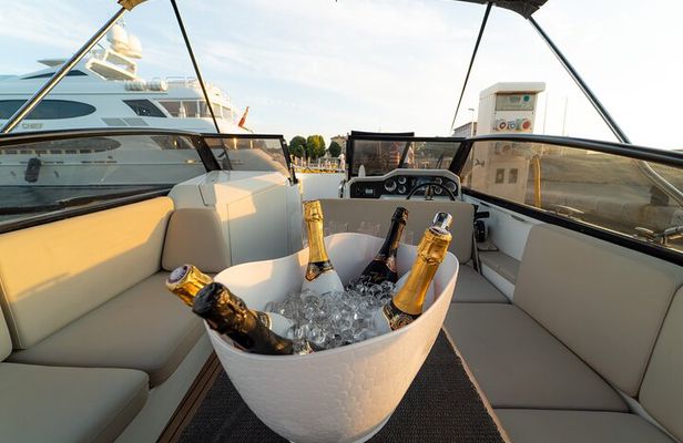 Zadar: Sunset & Nighttime Cruise with Unlimited Sparkling Wine