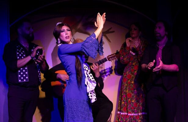 Intimate Flamenco Show El Duende Bar & Cocktails Barcelona