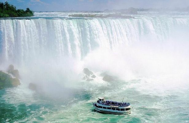 3 Day and 2 Night Tour: Toronto, 1000 Islands, and Niagara Falls