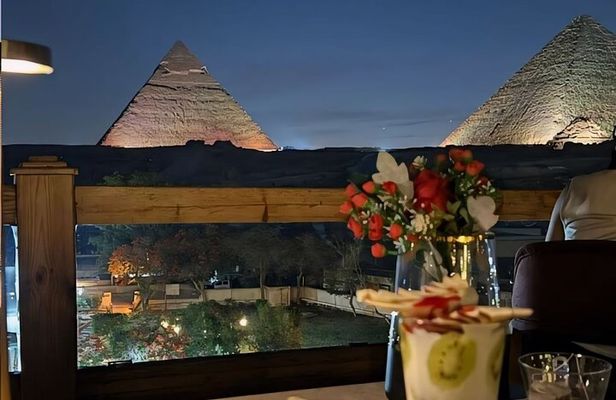 Great Pyramid Inn Dinner With Pyramids View