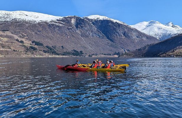 Olden: easy Kayaking for beginners om the fjord