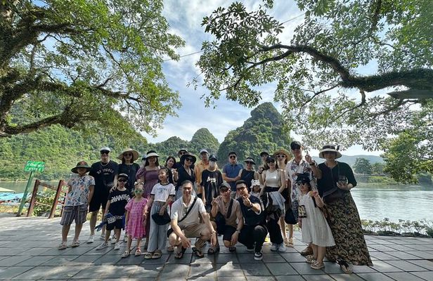 Phong Nha Cave and Mooc Spring Guided Tour from Dong Hoi