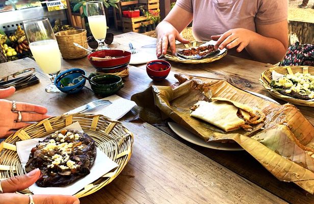 Street Food and 3 Markets Tour, Meat and Veggie Options