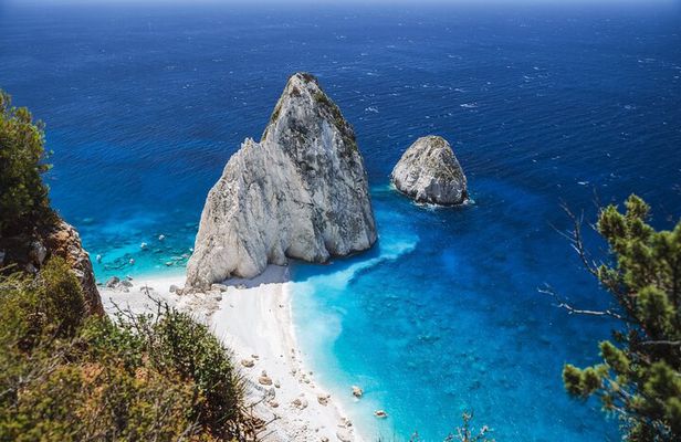Zakynthos Small Boat Tour to Keri Mizithres and Marathonisi