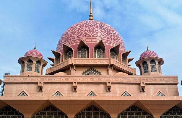Shared Putrajaya Tour with Traditional Boat Cruise & Pink Mosque