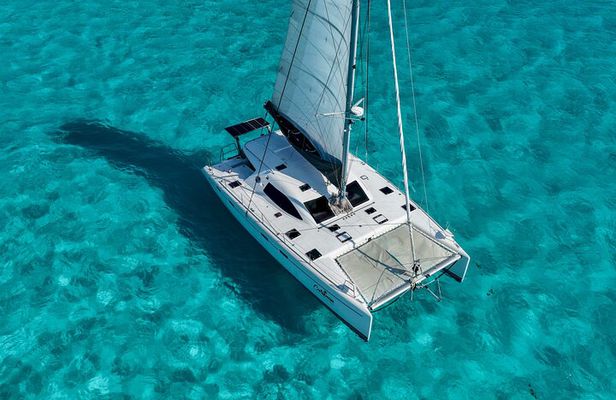 Cancun Catamaran Cruise to Isla Mujeres with Snorkeling & Lunch