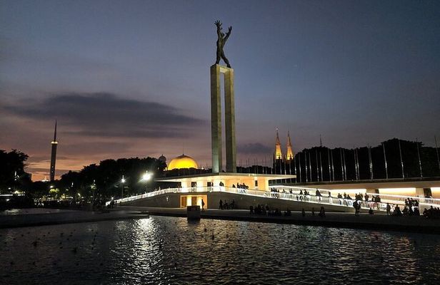 Halfday Batavia by Night with dinner at Cafe Batavia & souvenir
