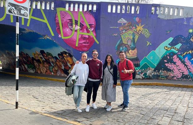 Bohemian and artistic ravine walking tour