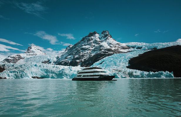 The Spirit Of The Glaciers: 1 Night Guided Cruise from Calafate