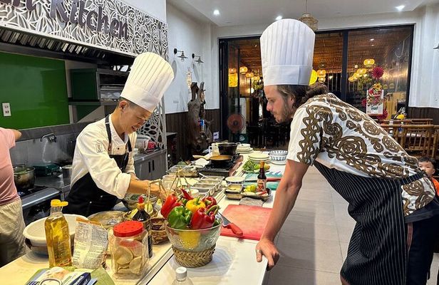 Hoi An Authentic Cooking Class with Pro Chef in Small group