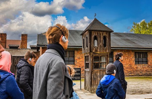Krakow: Auschwitz-Birkenau Tour with Licensed Museum Expert