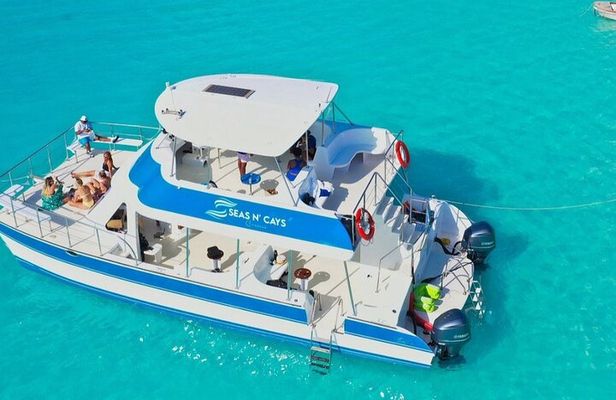 Rose Island Snorkeling, Lunch, Rum Punch and Swimming Pigs 