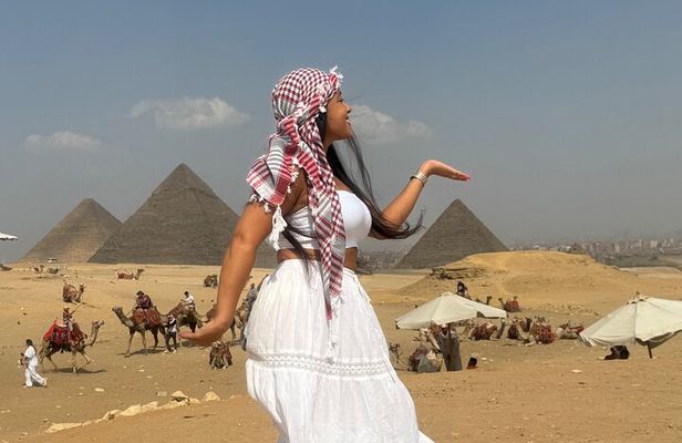 All inclusive Pyramids Tour, Egyptian Museum and Lunch 