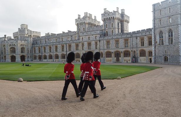 Private Chauffeured Tour to Windsor Castle from London
