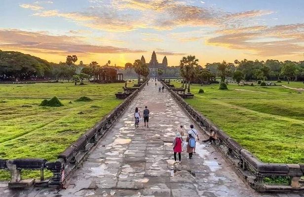 Full Day Tour Angkor Wat Sunrise and Siem Reap Temples