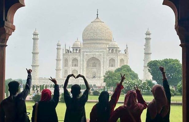 Taj Mahal Tour by Gatimaan Train with 5-Star Lunch & Tickets