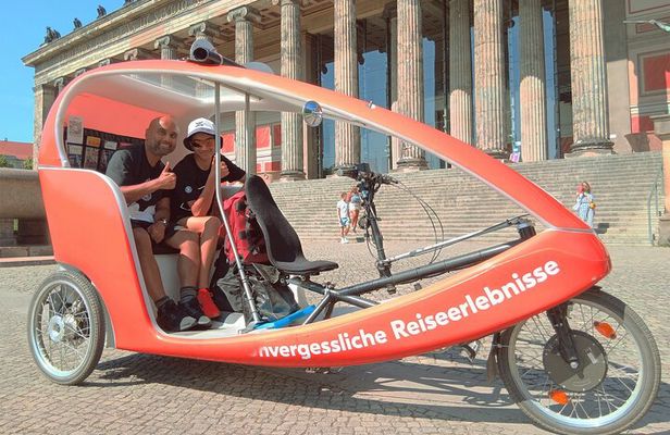 Individual City Tour -
Rickshaw Sightseeing in Berlin