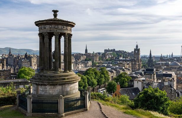 Explore Edinburgh in 60 minutes with a Local
