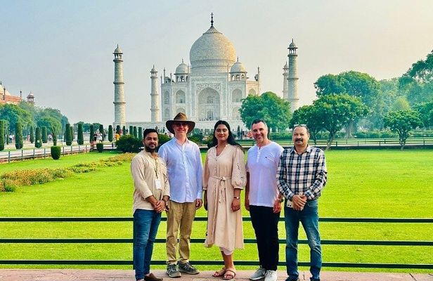 Taj Mahal Sunrise Tour from Delhi By Private Car (Top Rated)