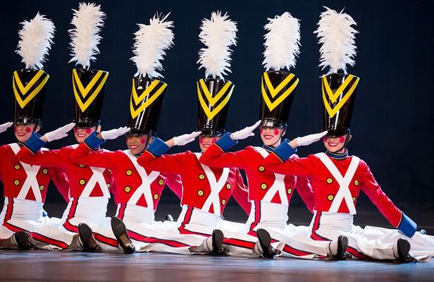 Radio City Christmas Spectacular Show + 90-min Statue Cruise