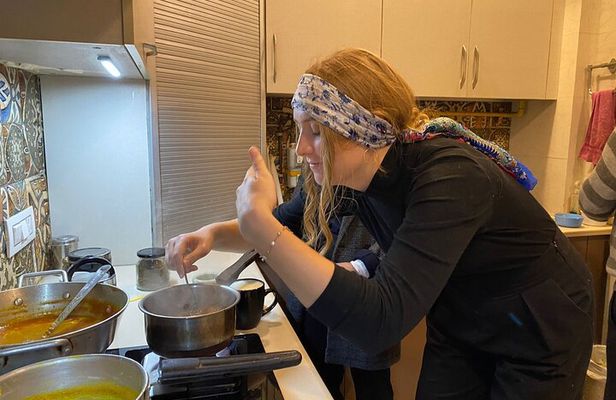 Chai Master Class in an Authentic Indian Home with Food