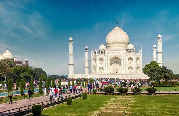All Inclusive Taj Mahal, Agra Fort or Baby Taj Tour by SUV Car