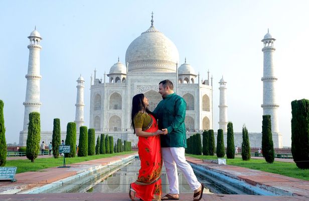 Private New Delhi & Taj Mahal Sunrise Tour From Delhi (2 Days)