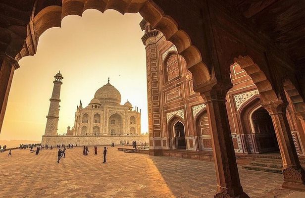 Taj Mahal & Agra Private Day Tour from New Delhi by Car with Meal