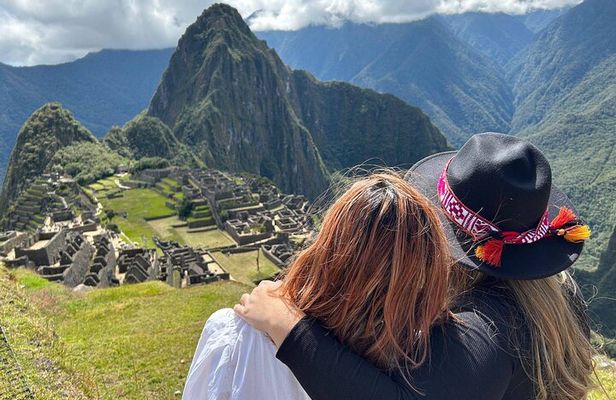 Private Luxury Machu Picchu Tour with Buffet Lunch