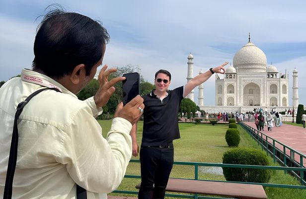 Agra: Fast-Track Taj Mahal Entry Ticket + Optional Guided Tour