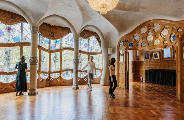 Casa Batlló First Access Insider Tour With Chocolate Breakfast