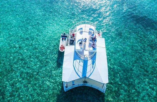 Isla Saona y Altos de Chavón: Excursión en Catamarán