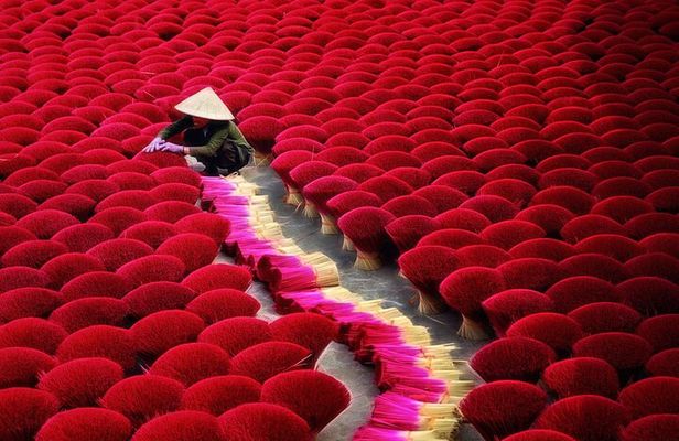 Quang Phu Cau Incense, Conical Hat, Lacquer Traditional Village