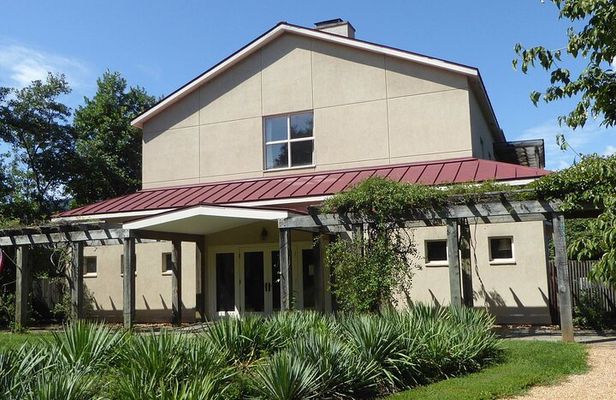 Charlottesville: Best Vineyards Private Tour (Up to 14 people)