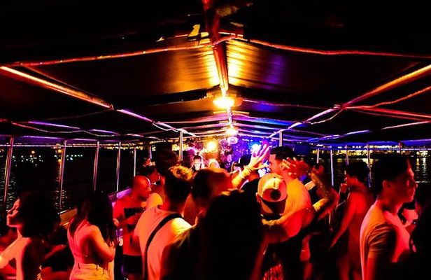 Miami Party Boat Cruise Music & Skyline Views 1 hour 20min of fun