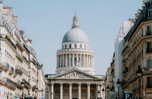Paris Latin quarter: Private walking tour with a local guide