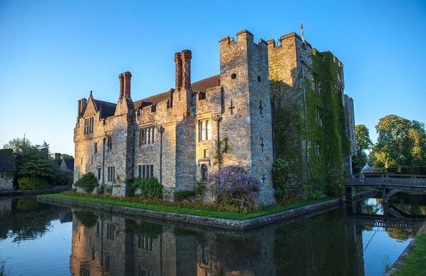 Private Chauffeured Tour to Hever Castle from London