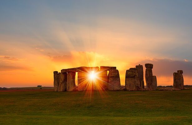Private Chauffeured Tour to Windsor Stonehenge Bath from London