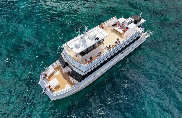 Maui Luxury Snorkeling Molokini aboard Air Conditioned Yacht Elua
