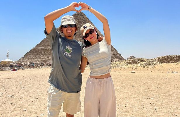 Half Day Private Tour of the Giza Pyramids with Camel Ride, Lunch