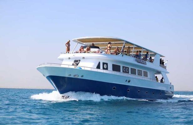 Ain Sohkna Day Tour on Yacht from Cairo
