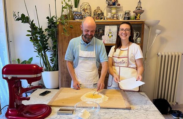 Bolognese Cooking Class with Margherita in the Historic Center