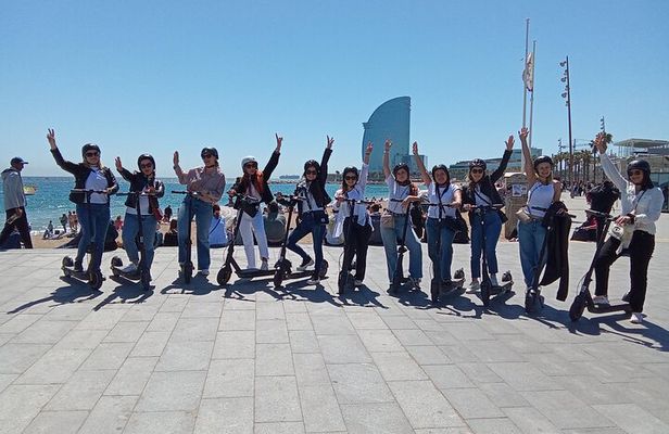 Barcelona: E-Scooter or Bike Tour with Local Guide