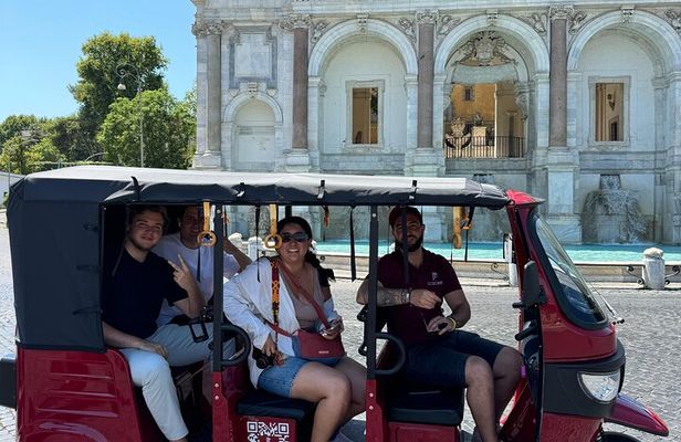 E-Tuk Tour: Highlights of Rome