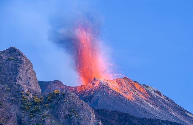 Stromboli: your High-altitude Sunset Hike to 400m!