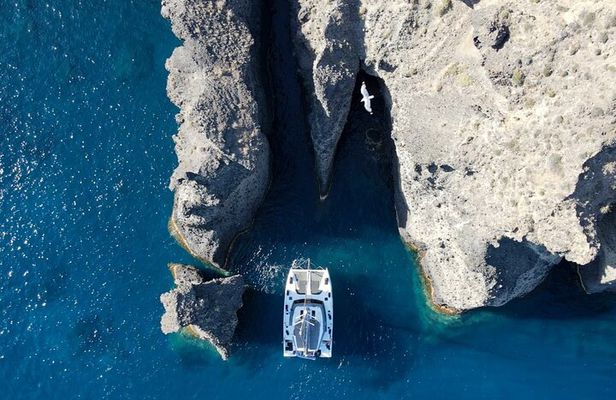 Full-Day Private Tour in Santorini by Luxury Catamaran